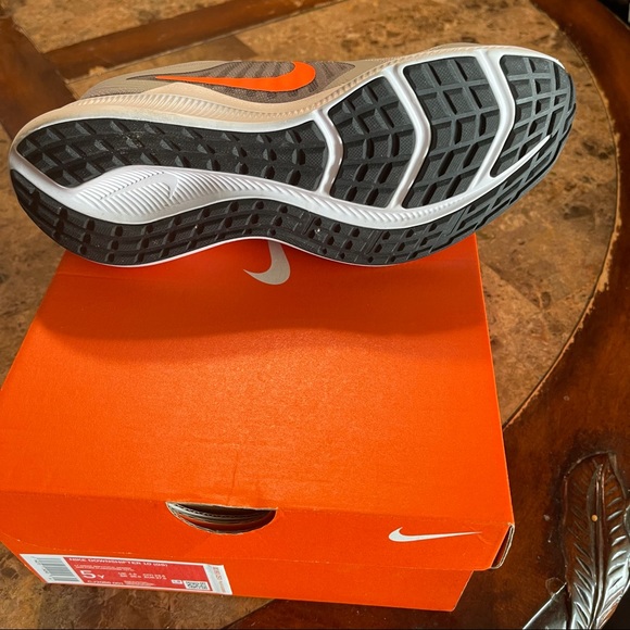 Nike Downshifter 10 (gs) Smoke Grey/orange - Picture 3 of 7